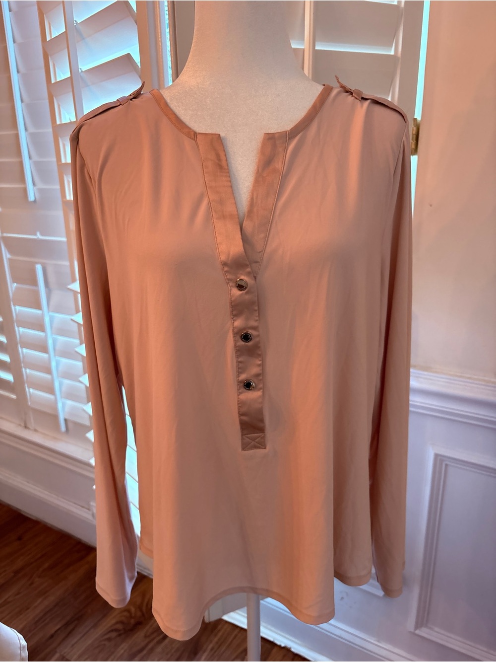 White House Black Market Soft Blush V-Neck Button-Trim Blouse - Picture 2 of 12